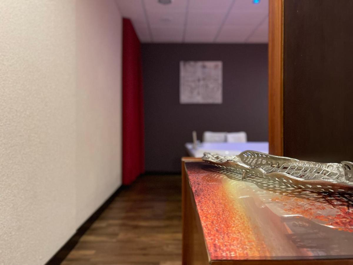 Motel Los Abedules Oviedo Bagian luar foto