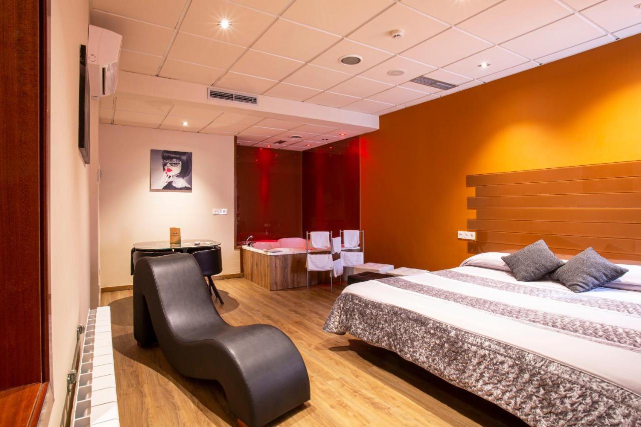 Motel Los Abedules Oviedo Bagian luar foto