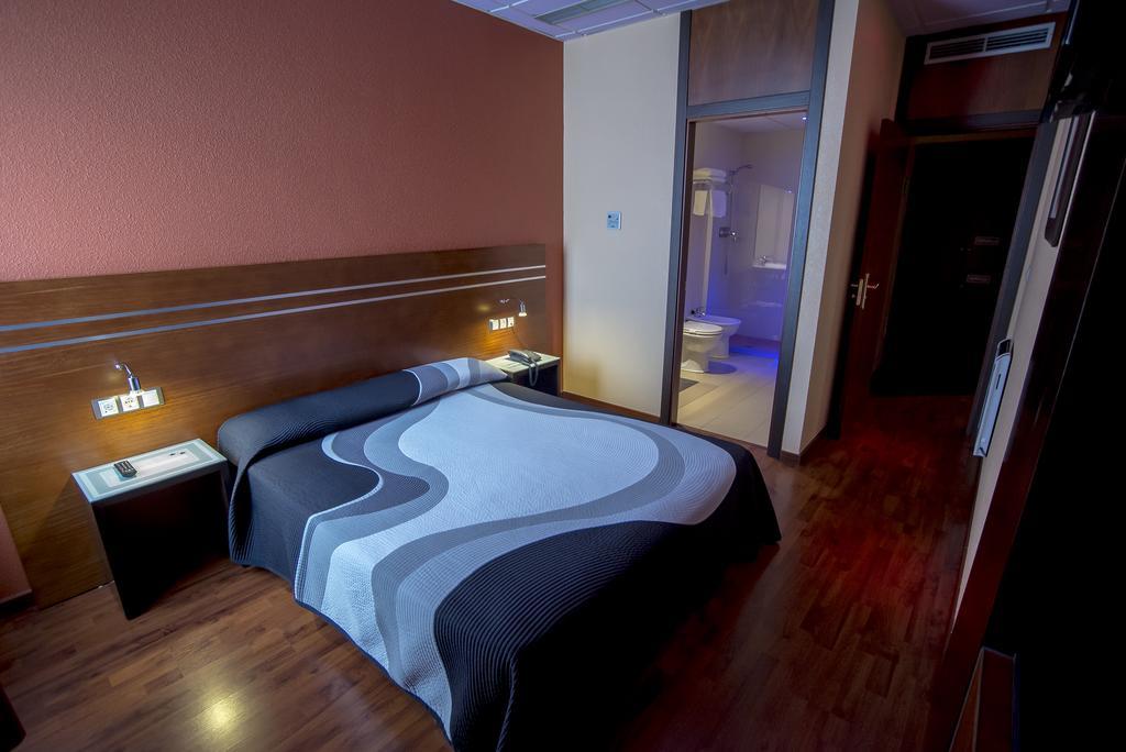 Motel Los Abedules Oviedo Ruang foto
