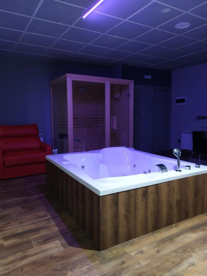 Motel Los Abedules Oviedo Bagian luar foto